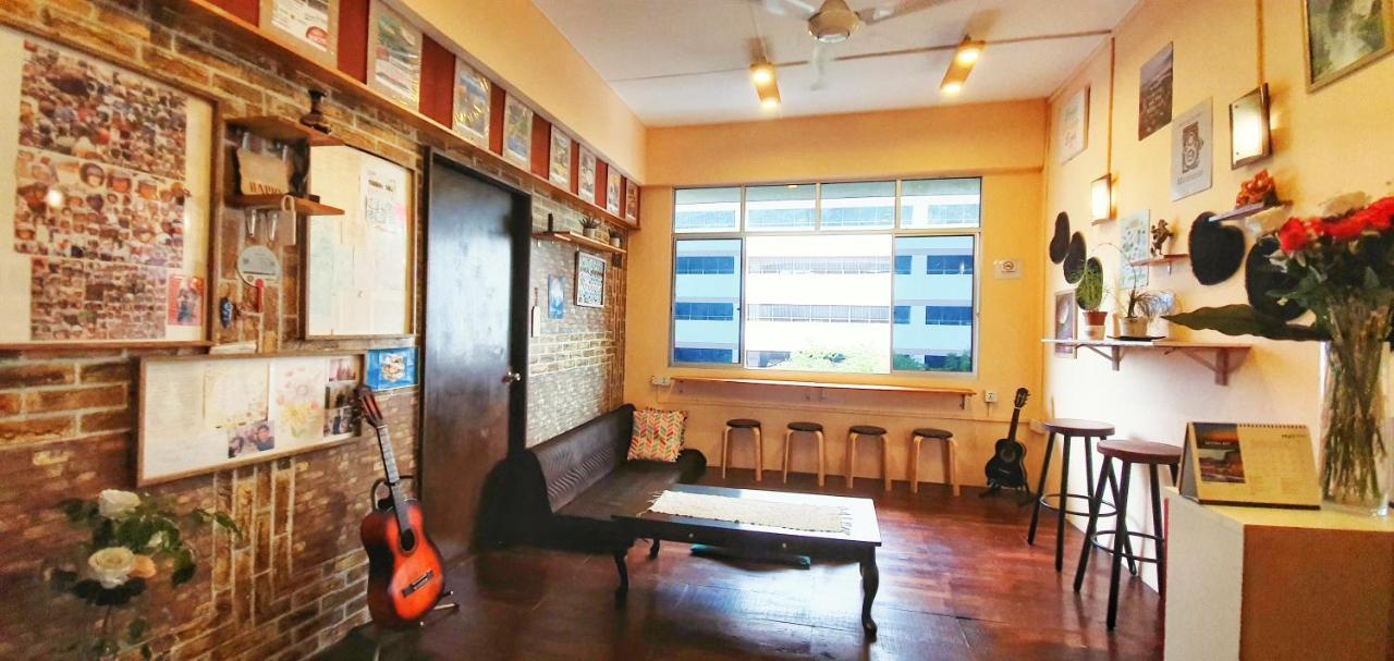 Albergue Escape Backpackers Kk Kota Kinabalu Exterior foto