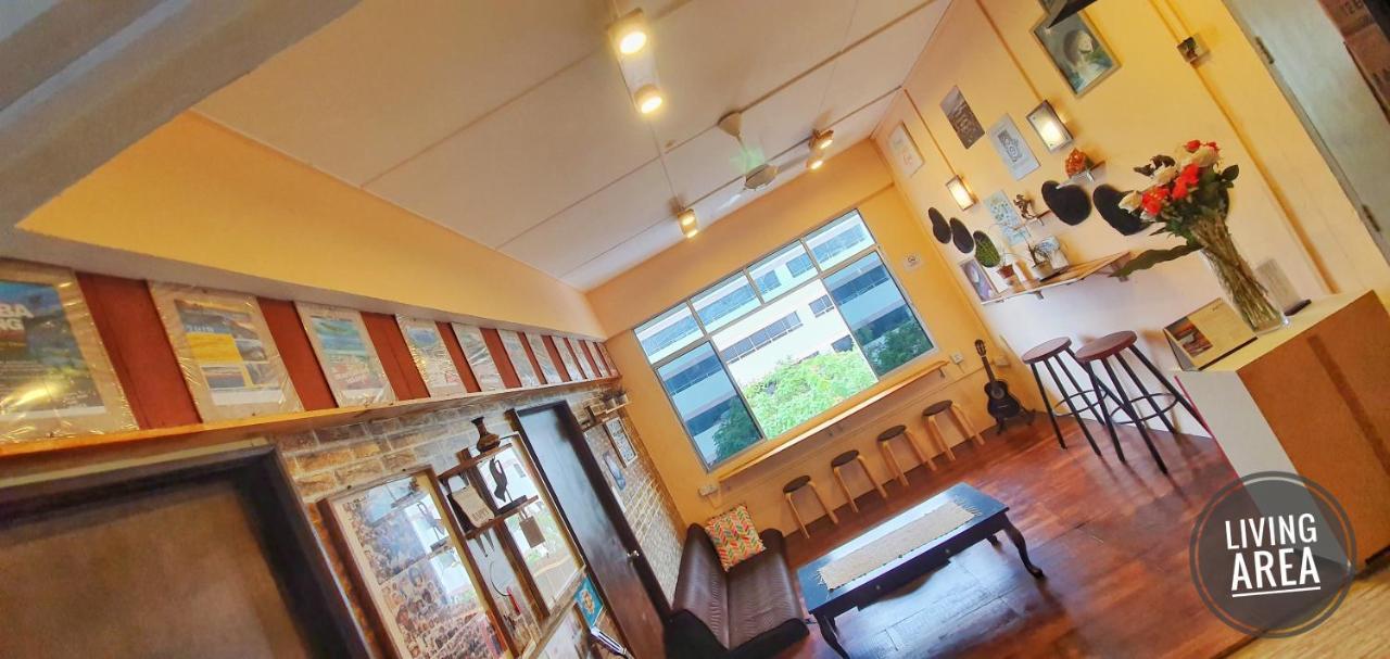 Albergue Escape Backpackers Kk Kota Kinabalu Exterior foto
