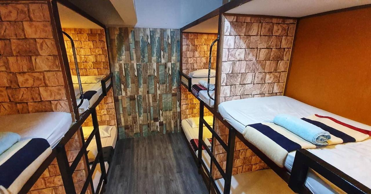 Albergue Escape Backpackers Kk Kota Kinabalu Exterior foto