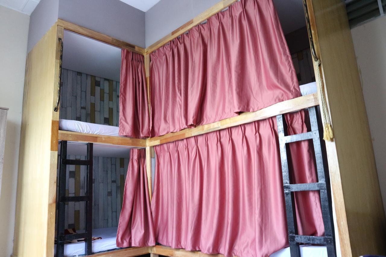 Albergue Escape Backpackers Kk Kota Kinabalu Exterior foto