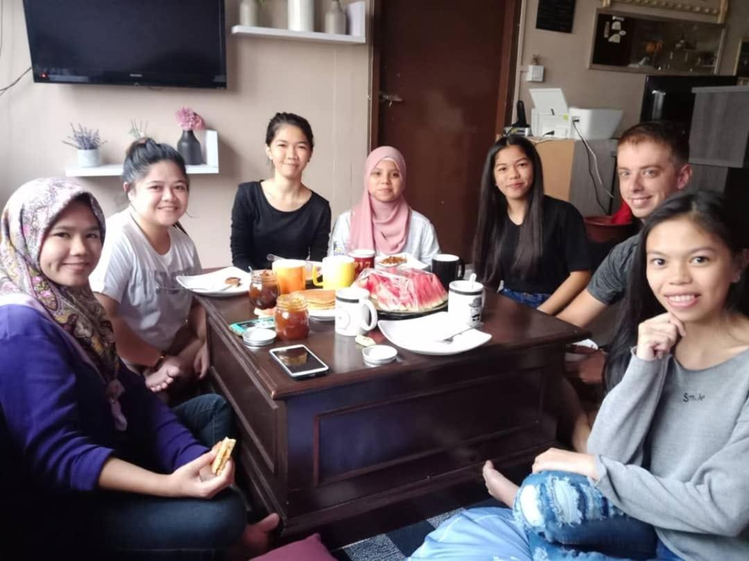 Albergue Escape Backpackers Kk Kota Kinabalu Exterior foto
