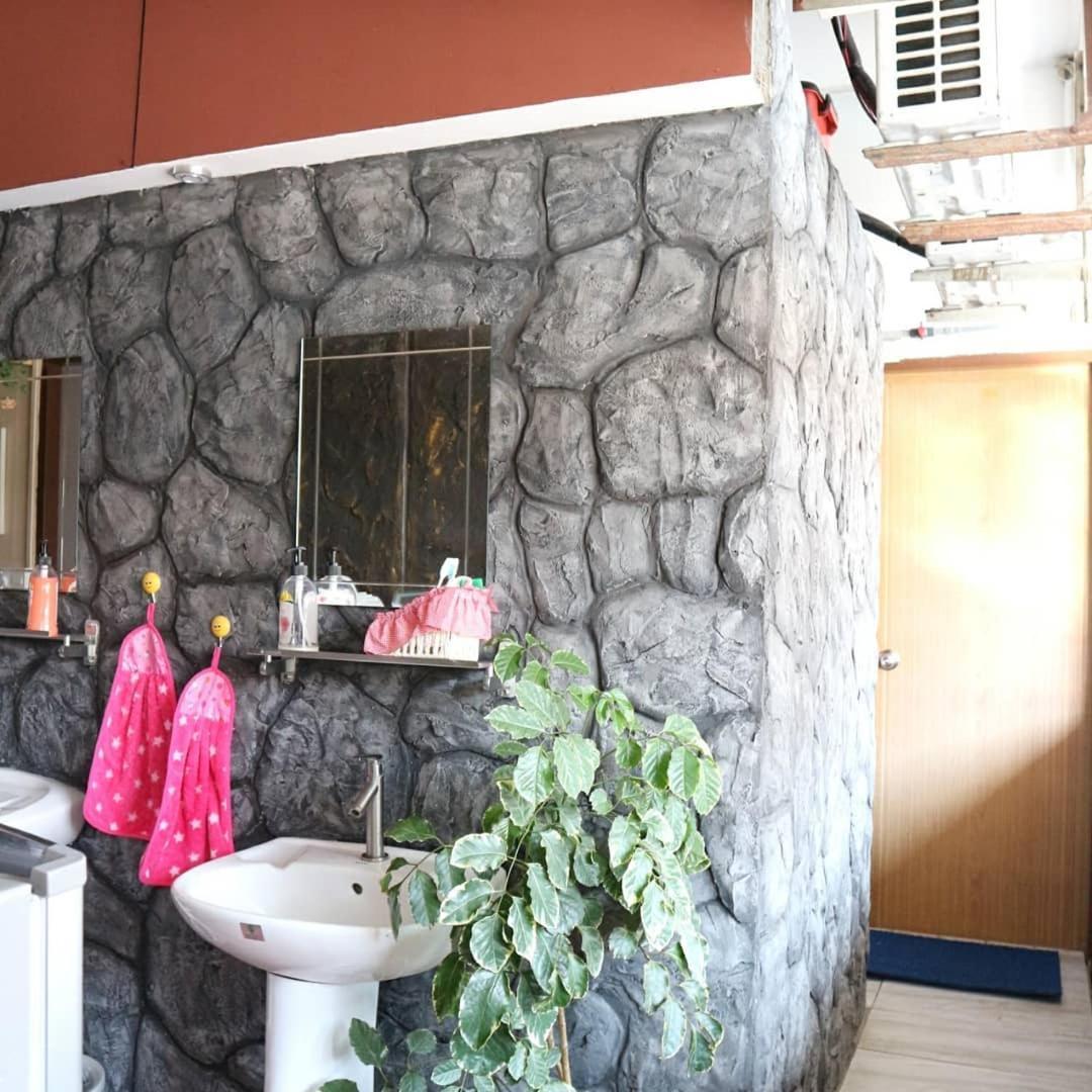 Albergue Escape Backpackers Kk Kota Kinabalu Exterior foto