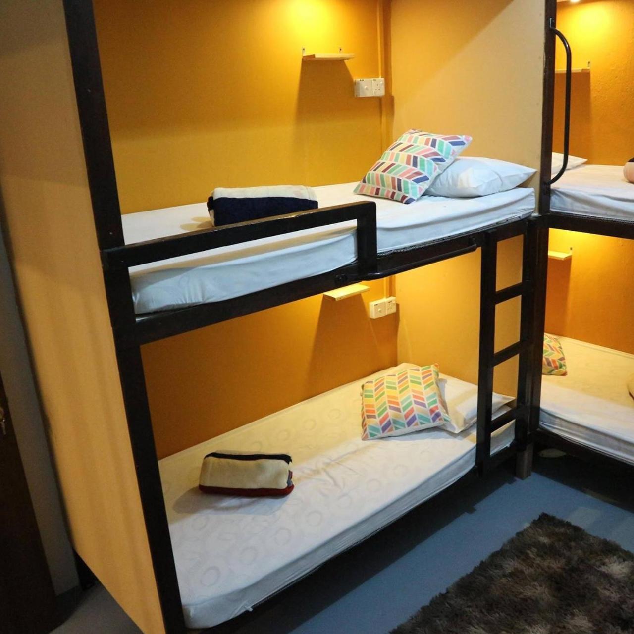 Albergue Escape Backpackers Kk Kota Kinabalu Exterior foto