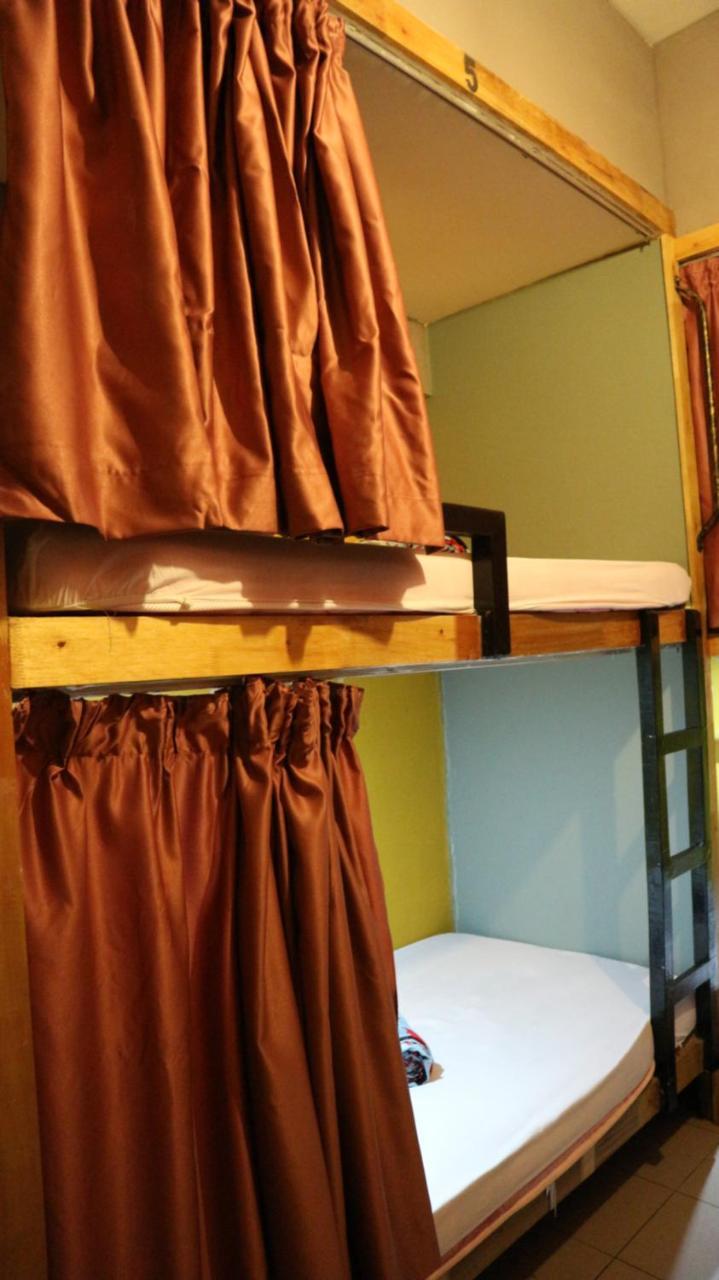 Albergue Escape Backpackers Kk Kota Kinabalu Exterior foto
