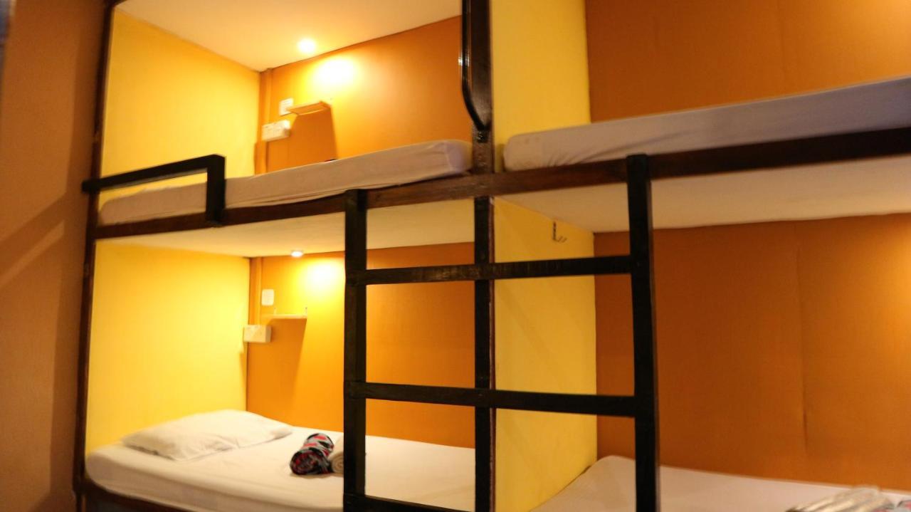 Albergue Escape Backpackers Kk Kota Kinabalu Exterior foto