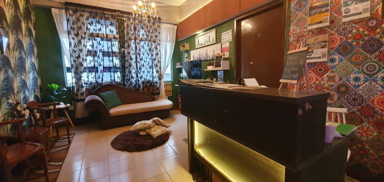 Albergue Escape Backpackers Kk Kota Kinabalu Exterior foto