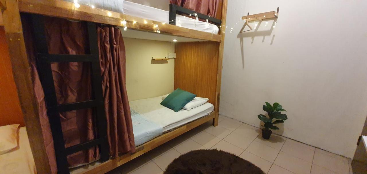 Albergue Escape Backpackers Kk Kota Kinabalu Exterior foto