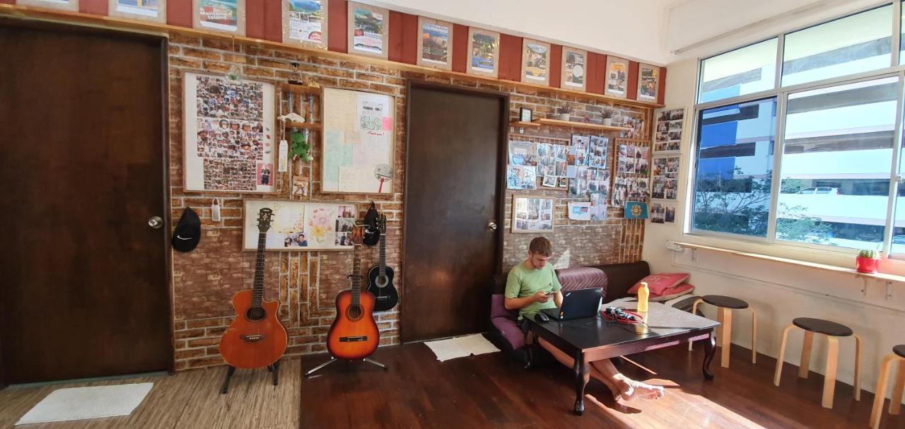 Albergue Escape Backpackers Kk Kota Kinabalu Exterior foto